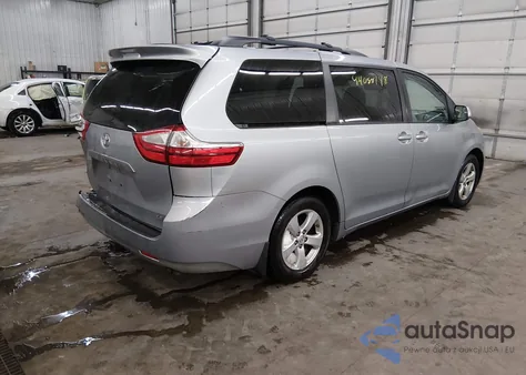 2015 Toyota Sienna Le 8 Passenger z USA, uszkodzony, nr VIN 5TDKK3DC5FS651865